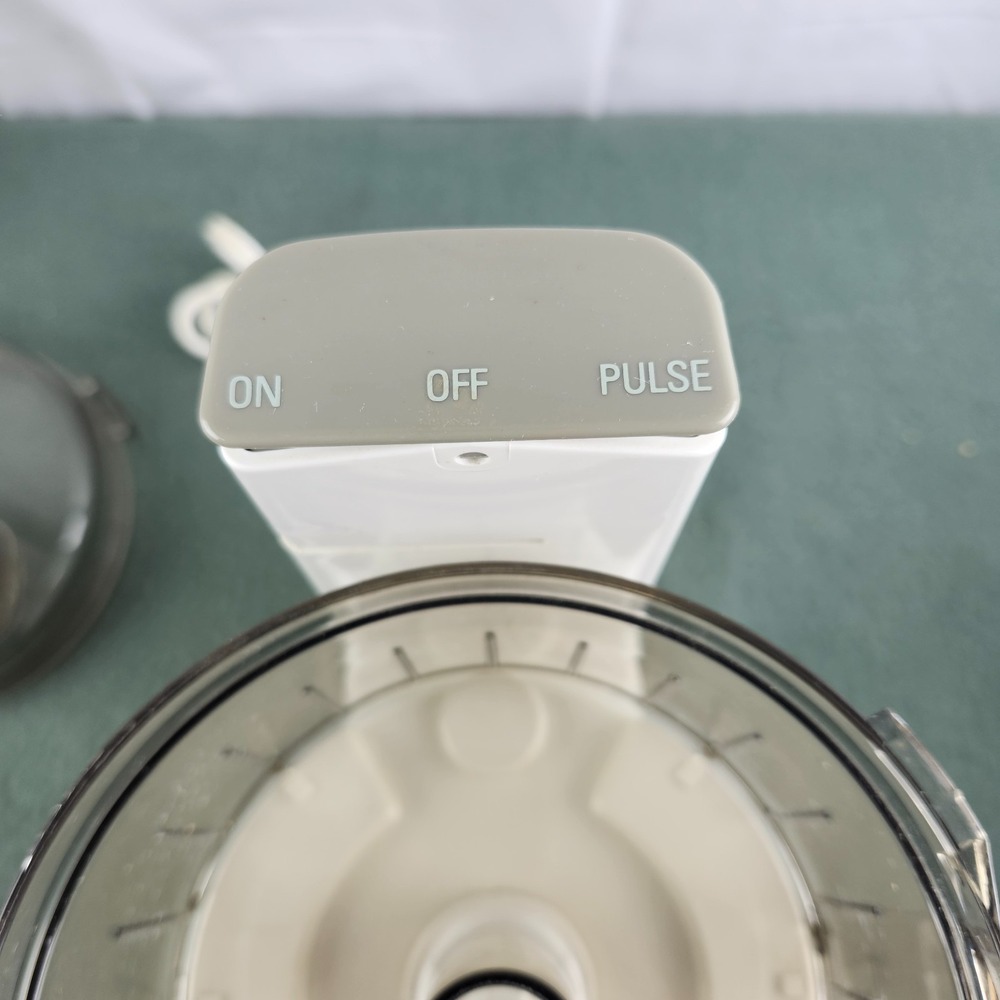 Vintage Black & Decker F1-CFP-10 Shortcut Food Processor Ivory - Tested - Picture 8 of 11